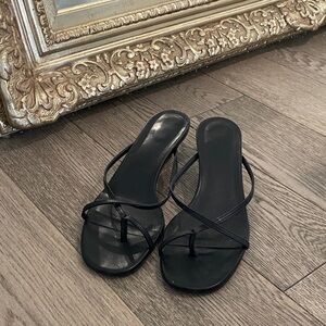 Teurn Black Strappy Sandal